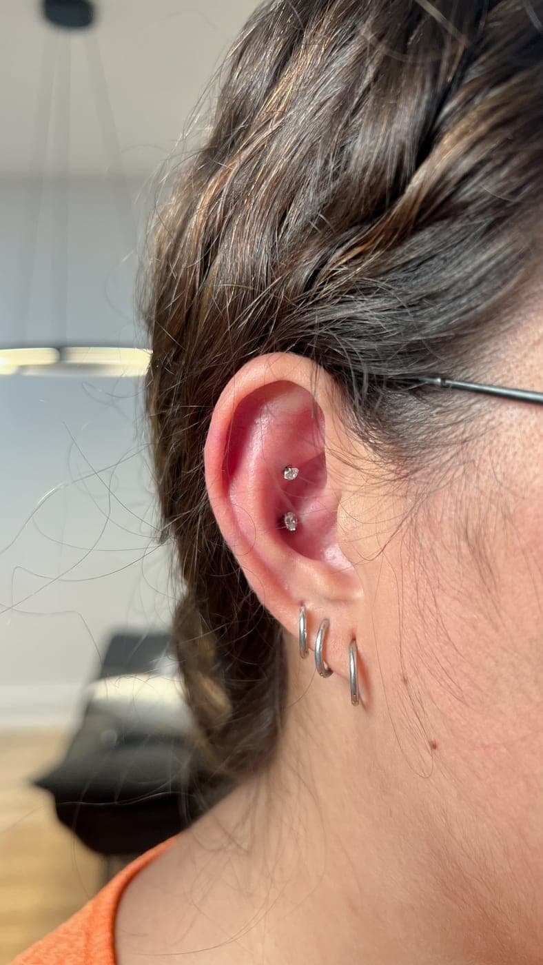 Piercing na orelha: hélix e argolas